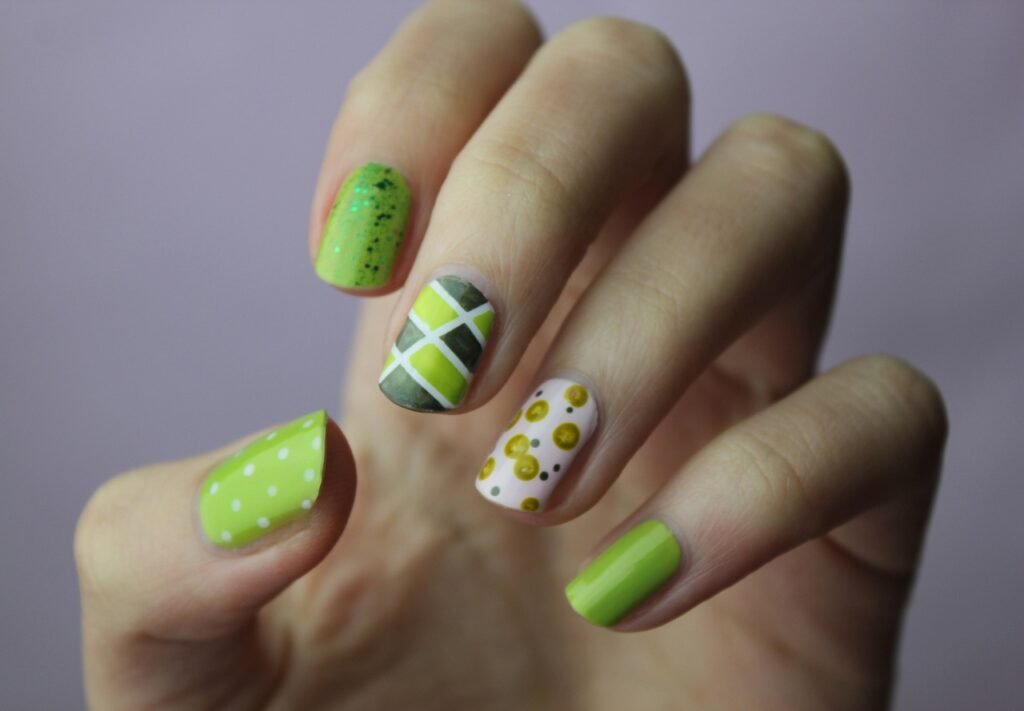 nail art, manicure, nails, nail polish, beautiful flowers, cuticles, green manicure, green nail art, green nail polish, flowers, fingernails, color, polish, woman, hand, flower background, nail spa, style, glamour, female, nature, natural nails, flower wallpaper, elegant nails